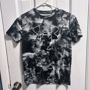 Under Armour Youth M Black and Gray Shirt